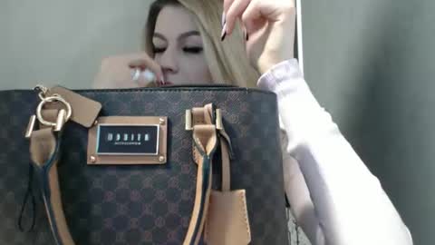 Snapshot of rosaline_ly chatting on 3, 5, 2026 Rosalina online show from 3, 5, 2026