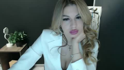 Snapshot of rosaline_ly chatting on 17, 5, 2026 Rosalina online show from 17, 5, 2026