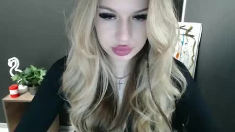 Snapshot of rosaline_ly chatting on 22, 5, 2026 Rosalina online show from 22, 5, 2026