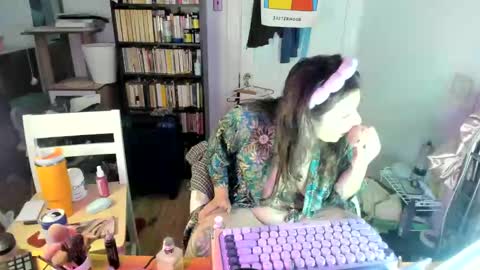 rose257044 online show from 2, 11, 2025