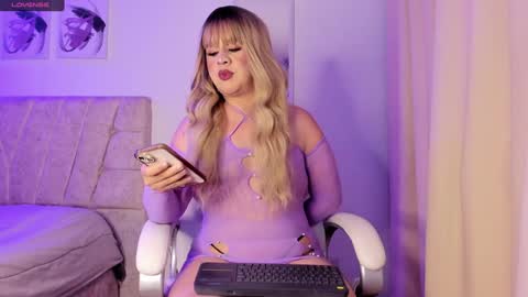 Snapshot of roseanne_park chatting on 21, 1, 2025   online show from 21, 1, 2025