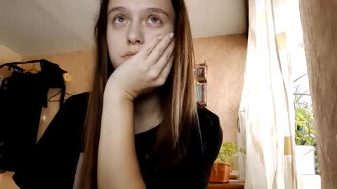 Snapshot of roseannehensle chatting on 1, 12, 2025 Sophie online show from 1, 12, 2025