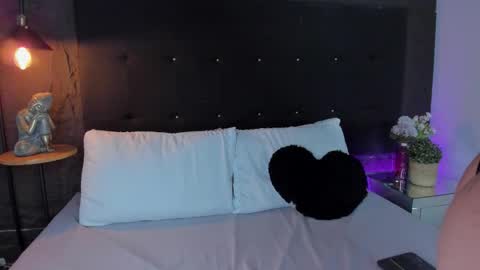 Snapshot of roseblossom_ chatting on 25, 11, 2025 Rose online show from 25, 11, 2025