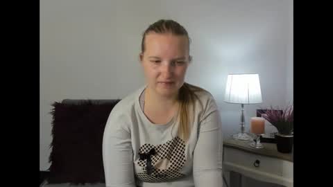 Snapshot of rosehypnotic chatting on 17, 4, 2026 Rose online show from 17, 4, 2026