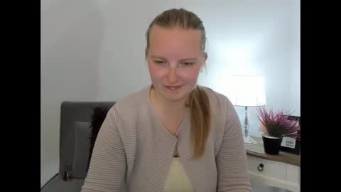 Snapshot of rosehypnotic chatting on 21, 4, 2026 Rose online show from 21, 4, 2026