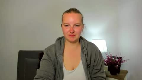 Snapshot of rosehypnotic chatting on 27, 4, 2026 Rose online show from 27, 4, 2026
