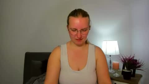 Snapshot of rosehypnotic chatting on 28, 4, 2026 Rose online show from 28, 4, 2026
