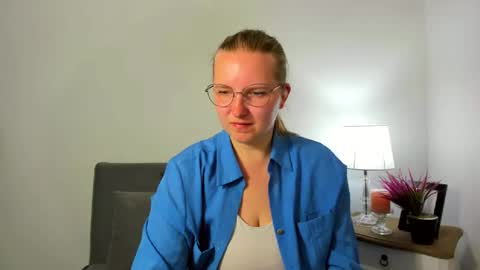Snapshot of rosehypnotic chatting on 29, 4, 2026 Rose online show from 29, 4, 2026