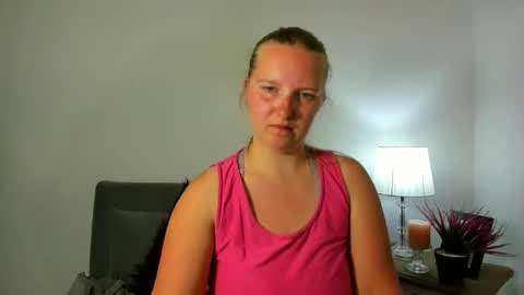 Snapshot of rosehypnotic chatting on 14, 5, 2026 Rose online show from 14, 5, 2026