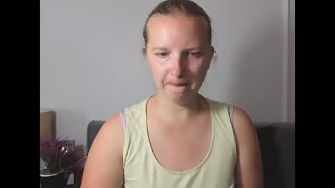 Snapshot of rosehypnotic chatting on 25, 5, 2026 Rose online show from 25, 5, 2026