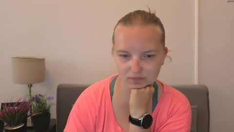 Snapshot of rosehypnotic chatting on 24, 6, 2026 Rose online show from 24, 6, 2026