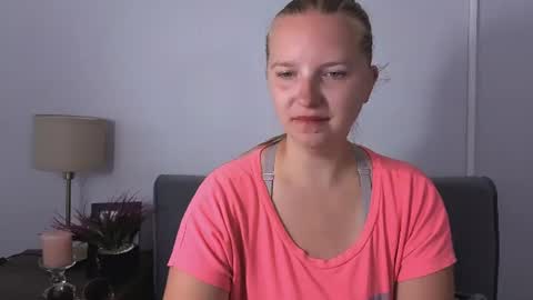 Snapshot of rosehypnotic chatting on 6, 7, 2026 Rose online show from 6, 7, 2026