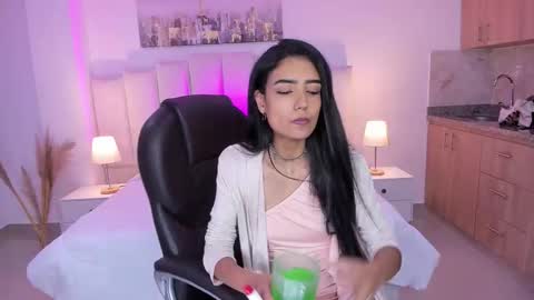 Snapshot of rosel_rouge chatting on 5, 1, 2026 ROSEL online show from 5, 1, 2026