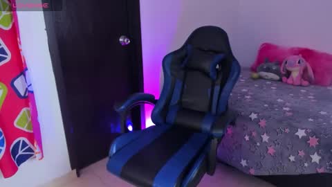 Snapshot of roseliam_ chatting on 4, 11, 2025 Rose online show from 4, 11, 2025