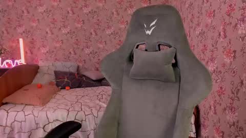 Lola online show from 8, 11, 2025