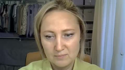 Snapshot of rosemeonce chatting on 27, 5, 2026 rosemeonce online show from 27, 5, 2026