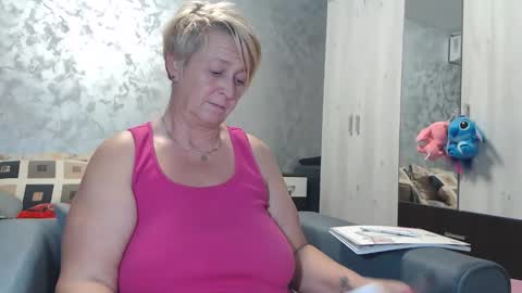 Lovepinklilly online show from 22, 10, 2025