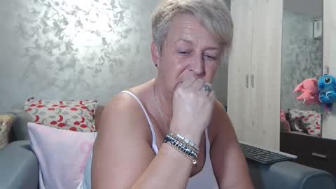 Lovepinklilly online show from 5, 11, 2025