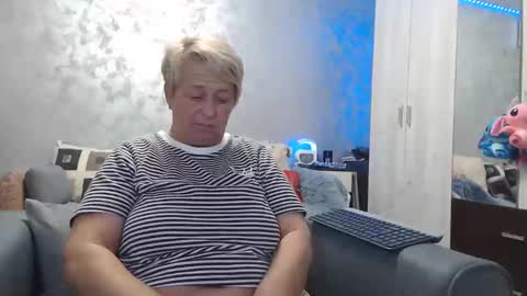 Lovepinklilly online show from 12, 11, 2025