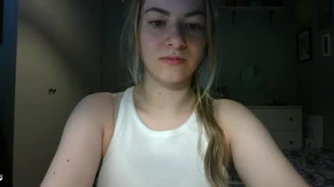 Snapshot of rosie_june chatting on 5, 5, 2026 Rosie online show from 5, 5, 2026