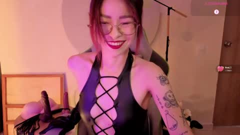 Snapshot of rosse_98_ chatting on 5, 4, 2026 Miss Rosse online show from 5, 4, 2026