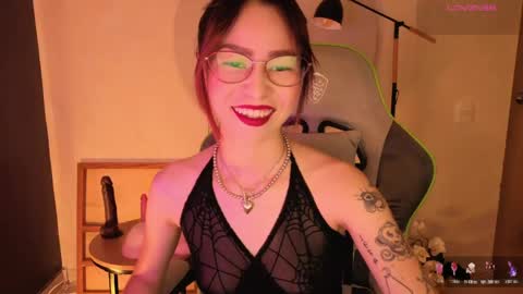 Snapshot of rosse_98_ chatting on 13, 4, 2026 Miss Rosse online show from 13, 4, 2026