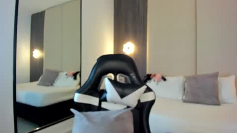 Snapshot of rosse_her chatting on 1, 7, 2026 R O S S E online show from 1, 7, 2026