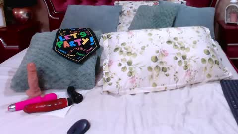 Snapshot of rossecougar_x chatting on 24, 2, 2025 Rosse Cougar online show from 24, 2, 2025