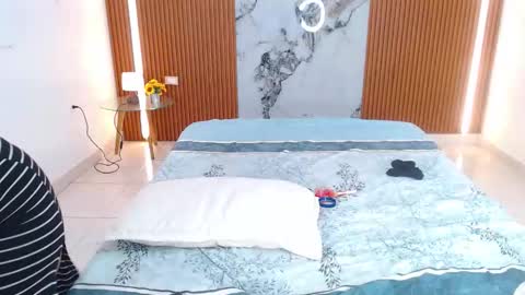 Rossi Hill online show from 8, 3, 2026