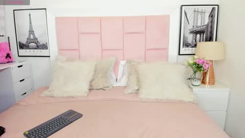 Snapshot of rousefox1 chatting on 4, 2, 2025 Valeria online show from 4, 2, 2025