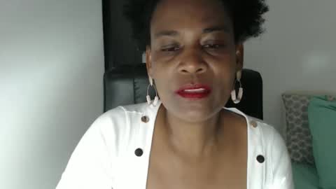 Snapshot of roushlove chatting on 2, 5, 2026 luxa online show from 2, 5, 2026