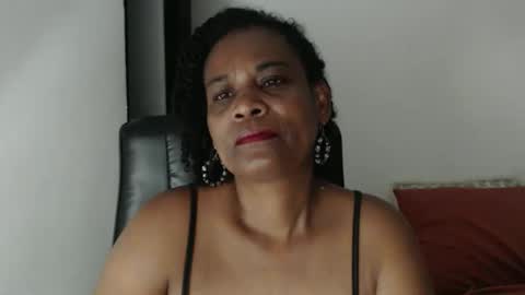 Snapshot of roushlove chatting on 6, 5, 2026 luxa online show from 6, 5, 2026