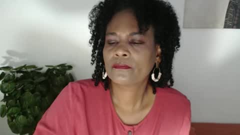 Snapshot of roushlove chatting on 10, 5, 2026 luxa online show from 10, 5, 2026