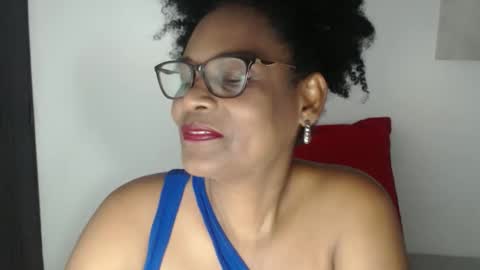 Snapshot of roushlove chatting on 28, 5, 2026 luxa online show from 28, 5, 2026