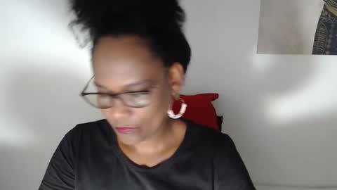 Snapshot of roushlove chatting on 3, 6, 2026 luxa online show from 3, 6, 2026