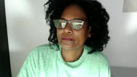 Snapshot of roushlove chatting on 10, 6, 2026 luxa online show from 10, 6, 2026