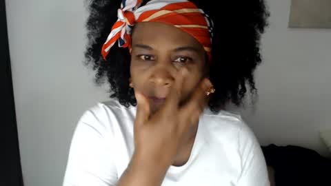 Snapshot of roushlove chatting on 9, 7, 2026 luxa online show from 9, 7, 2026