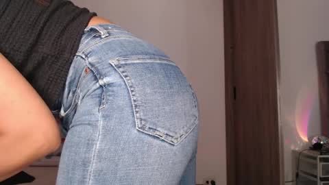 Rouss marie henao  online show from 10, 4, 2026