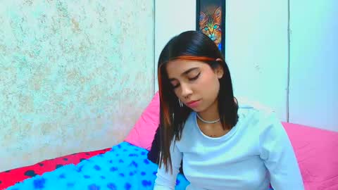 rousse_violet online show from 10, 3, 2025