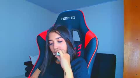 rousse_violet online show from 1, 12, 2025