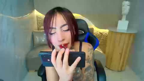 Snapshot of roux_r chatting on 8, 9, 2025 Roux online show from 8, 9, 2025