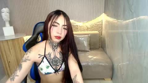 Snapshot of roux_r chatting on 7, 10, 2025 Roux online show from 7, 10, 2025