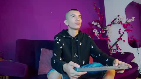 Snapshot of rowancley chatting on 18, 9, 2025 Rowan online show from 18, 9, 2025