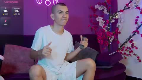 Snapshot of rowancley chatting on 20, 9, 2025 Rowan online show from 20, 9, 2025