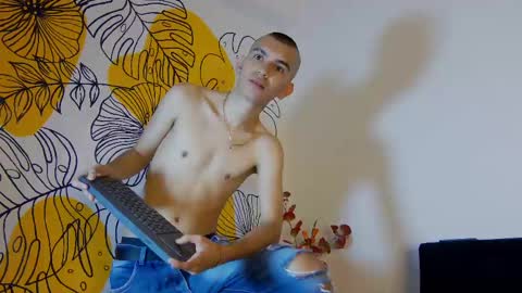 Snapshot of rowancley chatting on 8, 10, 2025 Rowan online show from 8, 10, 2025