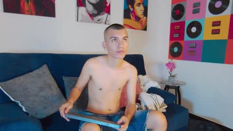 Snapshot of rowancley chatting on 16, 10, 2025 Rowan online show from 16, 10, 2025