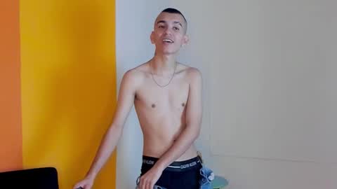 Snapshot of rowancley chatting on 21, 10, 2025 Rowan online show from 21, 10, 2025