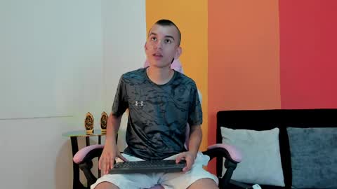 Snapshot of rowancley chatting on 18, 4, 2026 Rowan online show from 18, 4, 2026