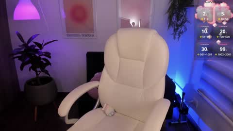 Snapshot of roxana_04_ chatting on 7, 1, 2025 Rox online show from 7, 1, 2025