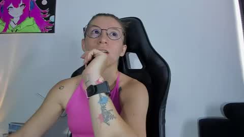 Snapshot of roxanne_jones1 chatting on 30, 6, 2026 roxanne online show from 30, 6, 2026